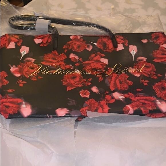 Victoria’s Secret overnight bag  - Picture 1 of 8